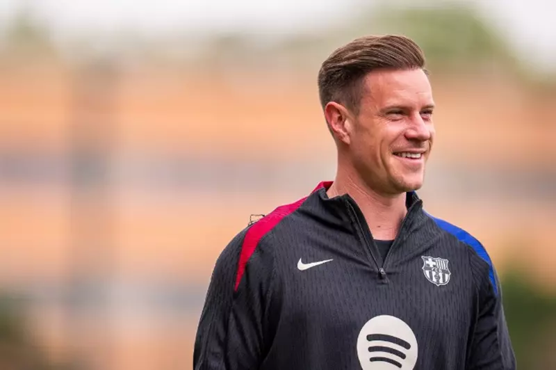 «ثلاثة أندية تتابع مستقبل تير شتيجن مع برشلونة»