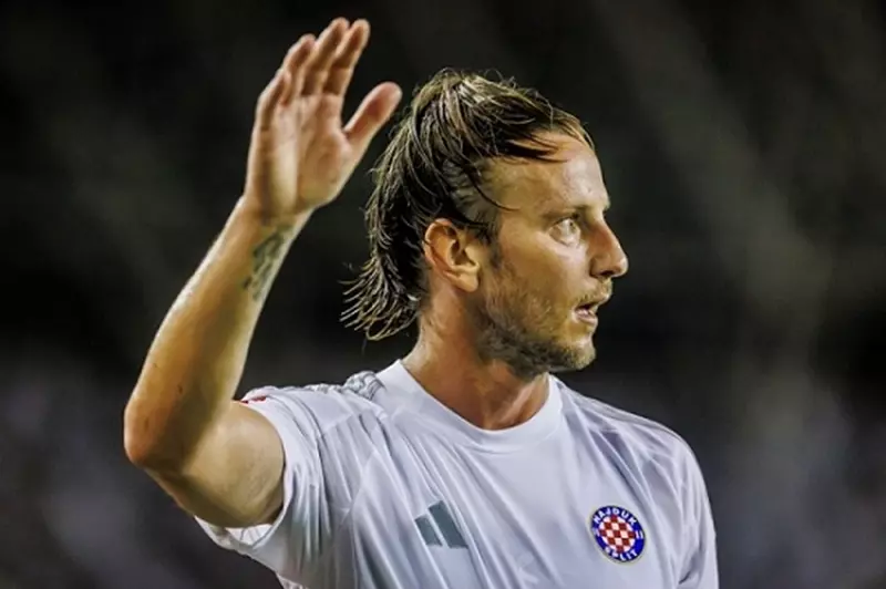 رسمياً: إيفان راكيتيتش يعلن انتهاء مسيرته الكروية