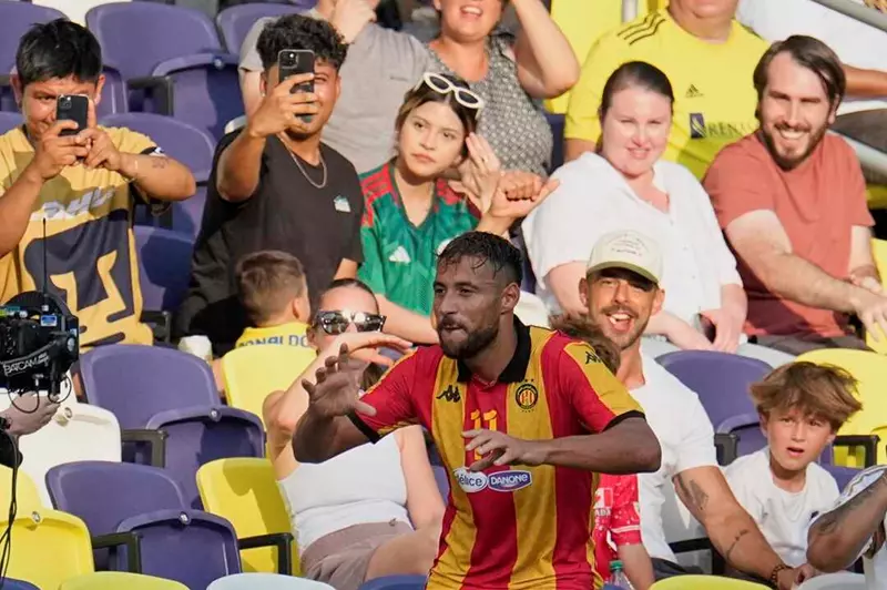 يوسف بلايلي: نجم كرة القدم يواجه تحديات جديدة في مسيرته المهنية