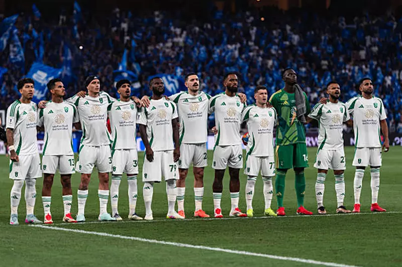 أهلي جدة يخطط لتعزيز صفوفه بضم لاعب سويسري جديد