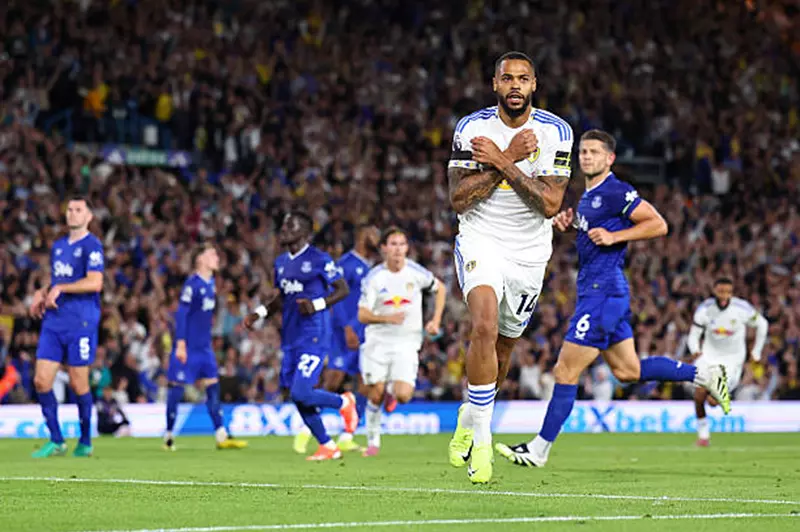 جريليش يسجل أول ظهور له في انتصار ليدز أمام إيفرتون بالدوري الإنجليزي