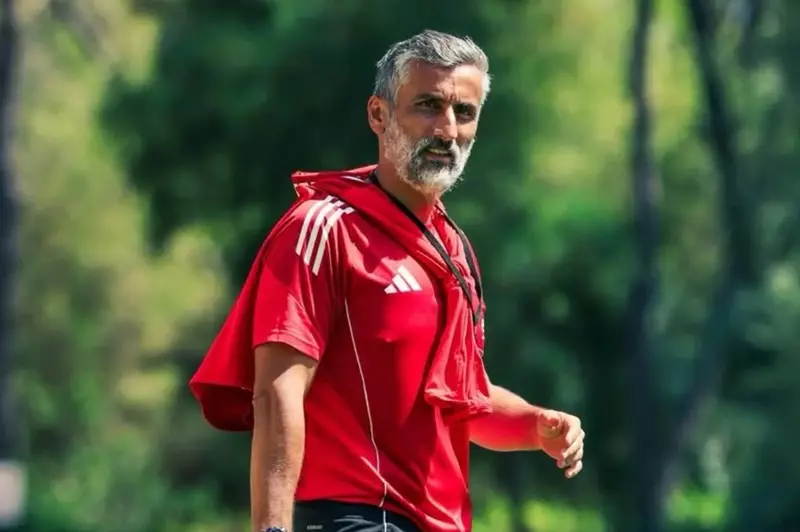 قناعات ريبيرو تتعارض مع آمال الجماهير في الأهلي