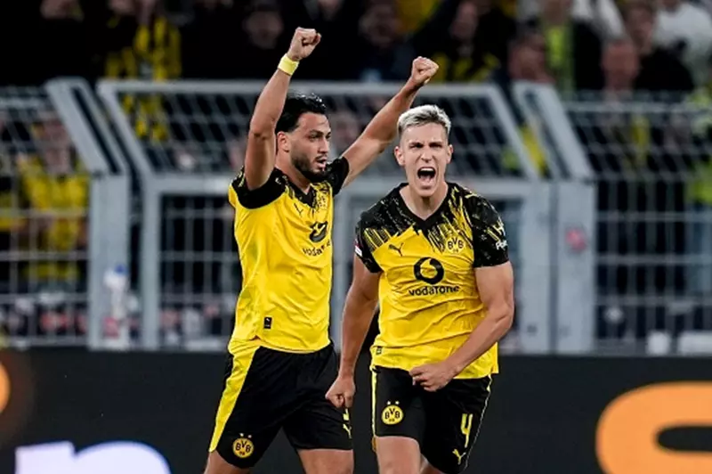 شرط يهدد بقاء نجمي بوروسيا دورتموند